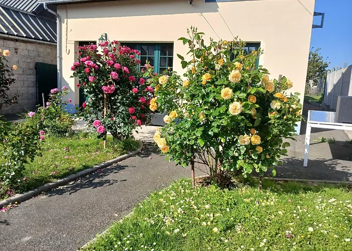 Maison Julie Nyaraló Woignarue