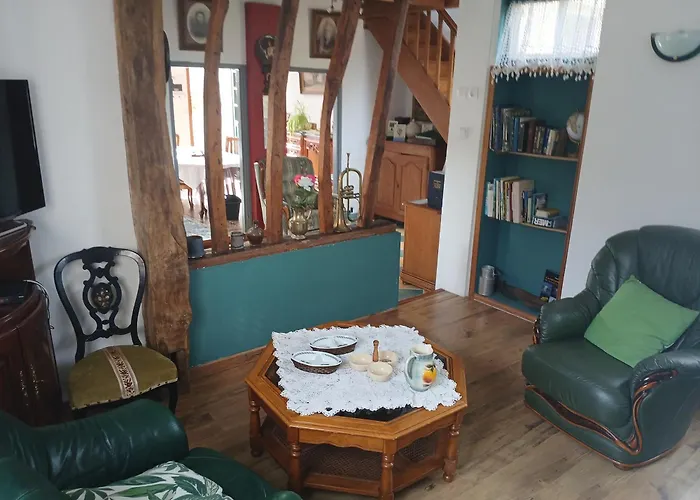 Maison Julie Nyaraló *